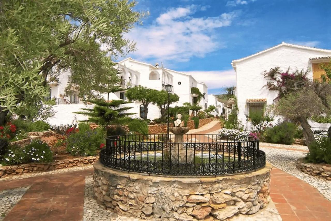 Right By The Pool Area In Capistrano Village! Nerja Exterior foto