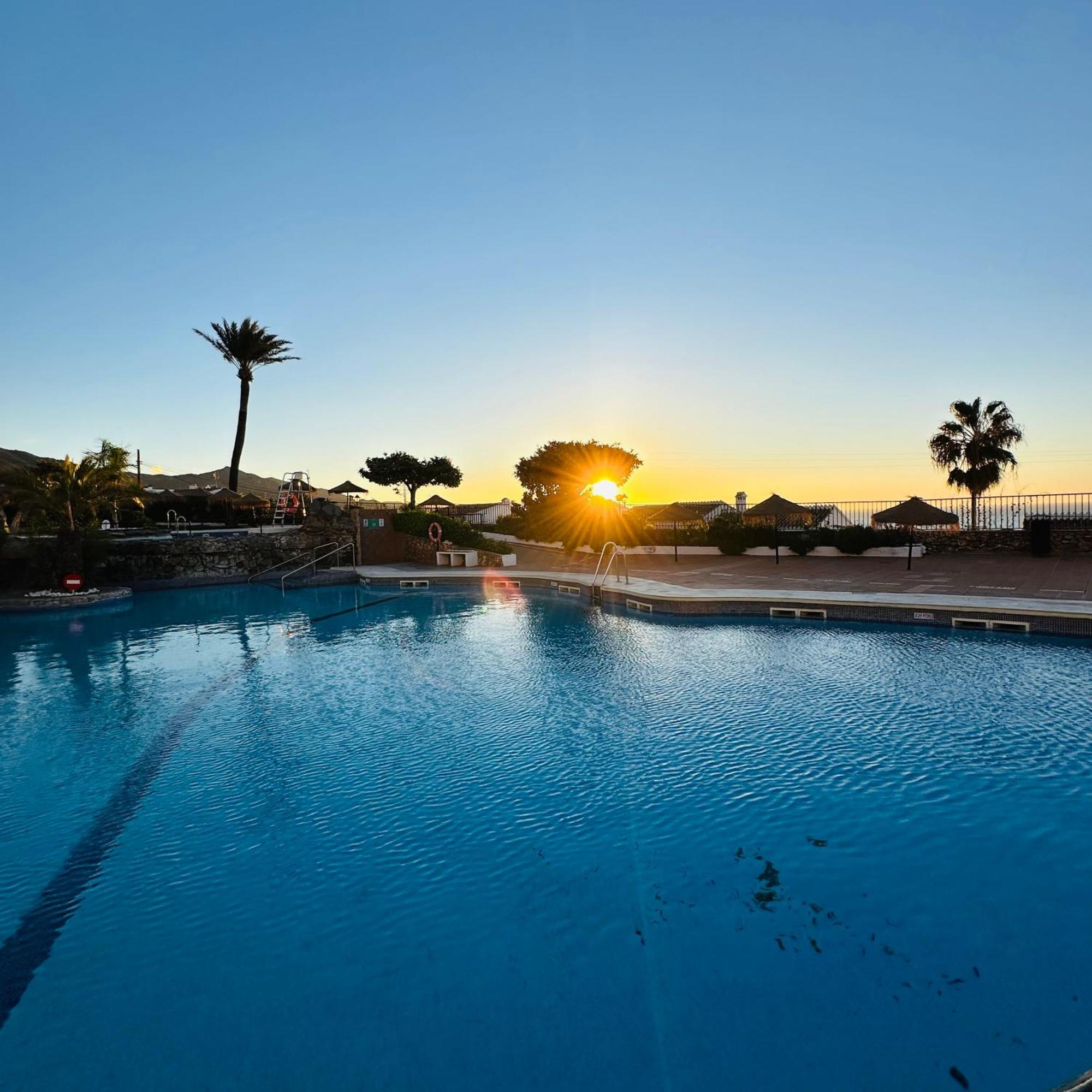 Right By The Pool Area In Capistrano Village! Nerja Exterior foto